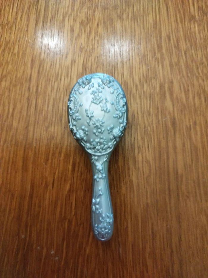 Brosse pour poupée couleur argent Disney Store - photo numéro 1