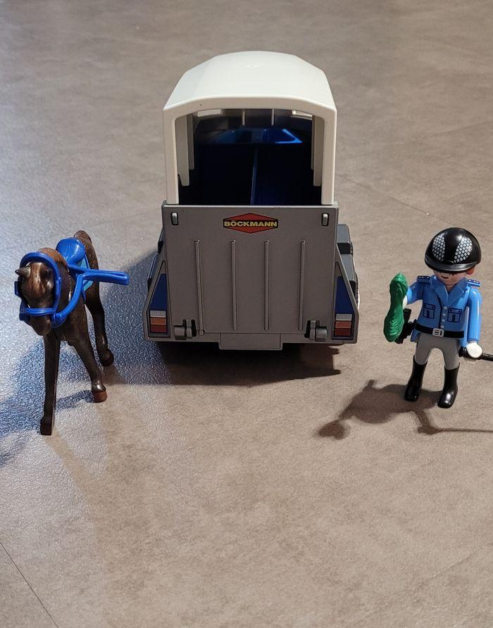 Playmobil policière avec cheval et remorque - photo numéro 1