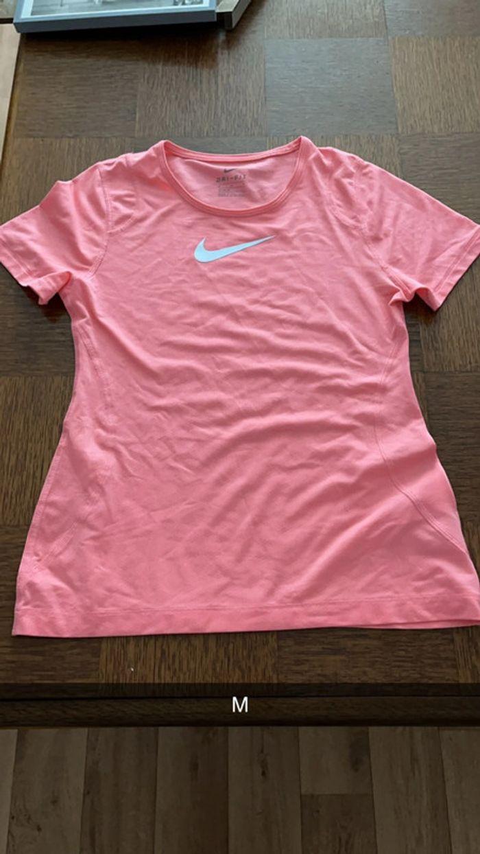 TEE shirt rose Nike