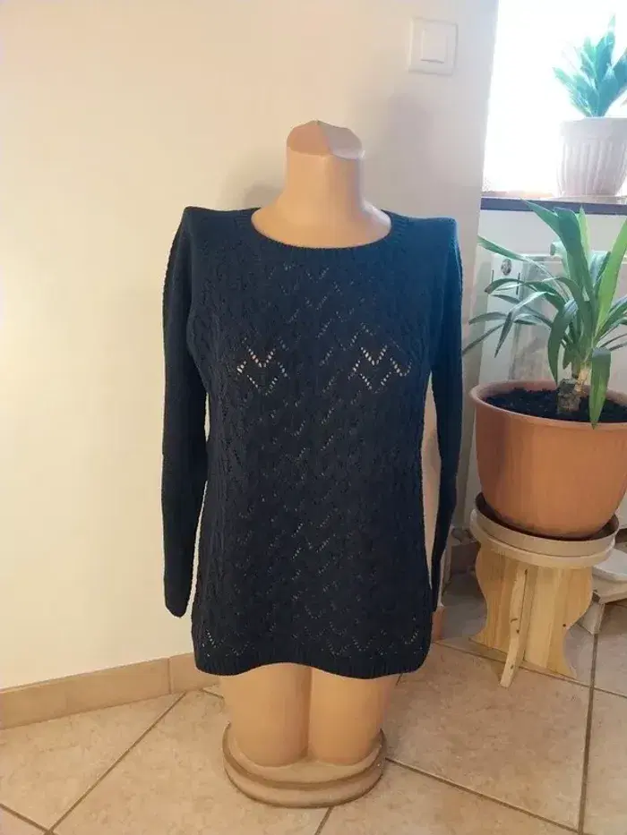 Pull femme stradivarius taille M en tres bon etat - photo numéro 2