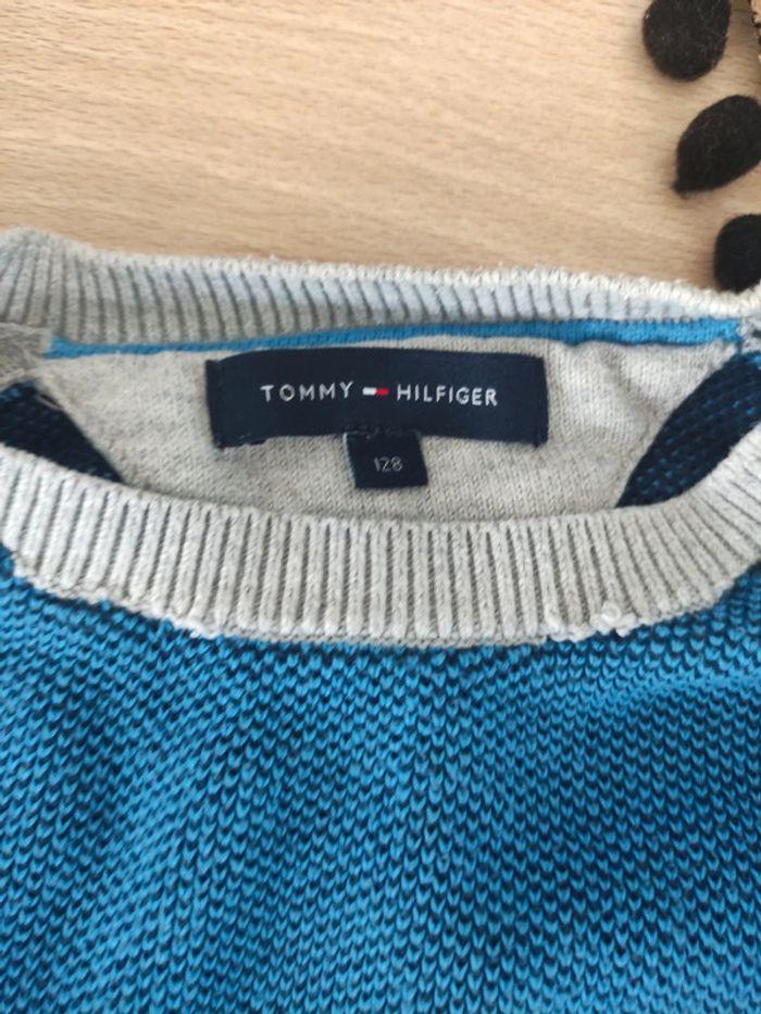 Pull Tommy Hilfiger taille 128 cm - photo numéro 2