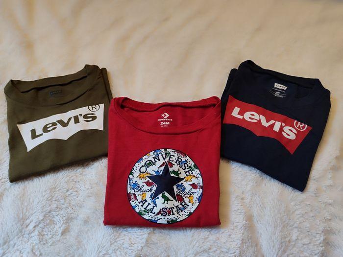 Lot t shirt Levi's/ converse