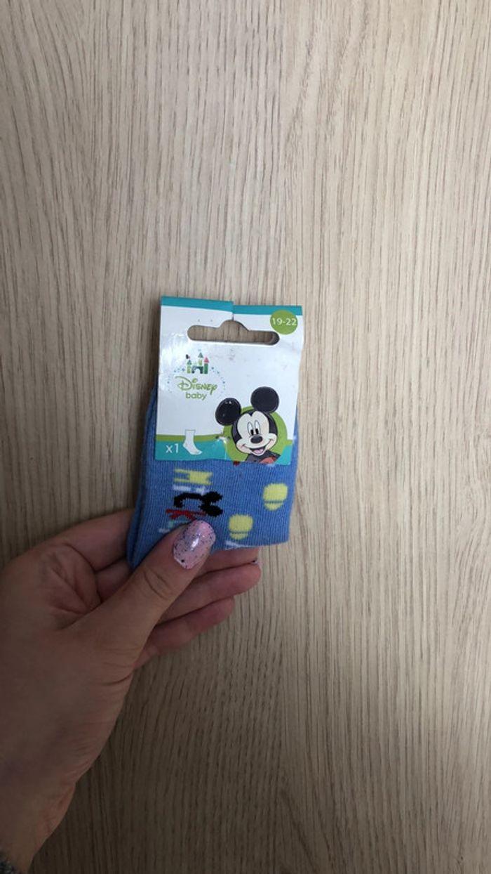 Disney baby bleue chaussette 19/22 - photo numéro 1