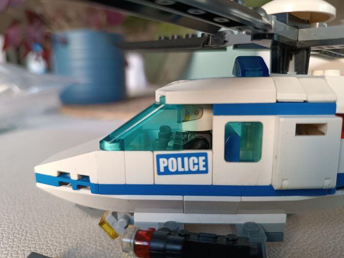 Lego City 7741 hélicoptère de Police - photo numéro 3