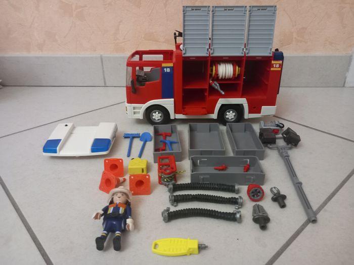 Camion d'interventions  des pompiers playmobil 4821 - photo numéro 9