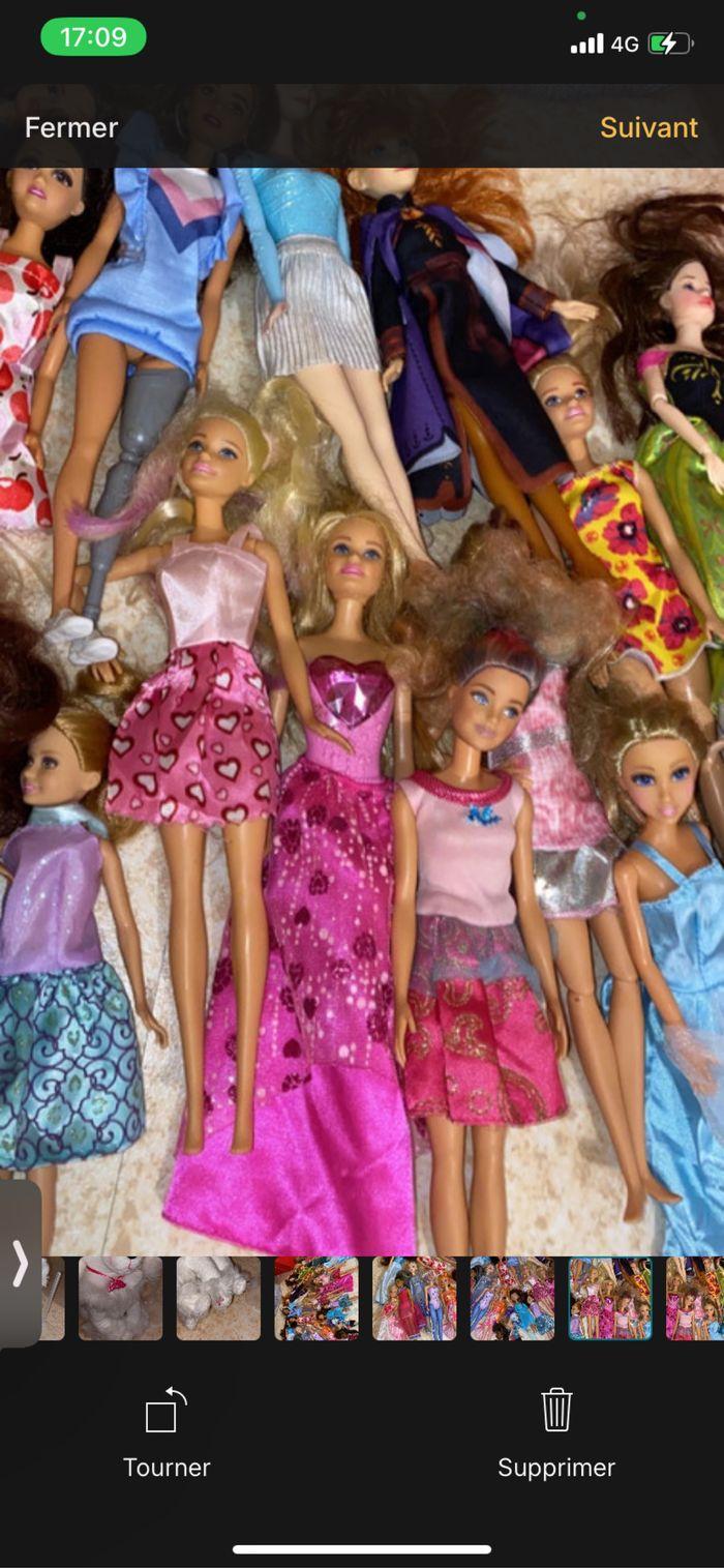 Grand lot de 26 Barbie dont une qui chante+ une peluche Barbie musicale+ accessoires vêtements - photo numéro 4