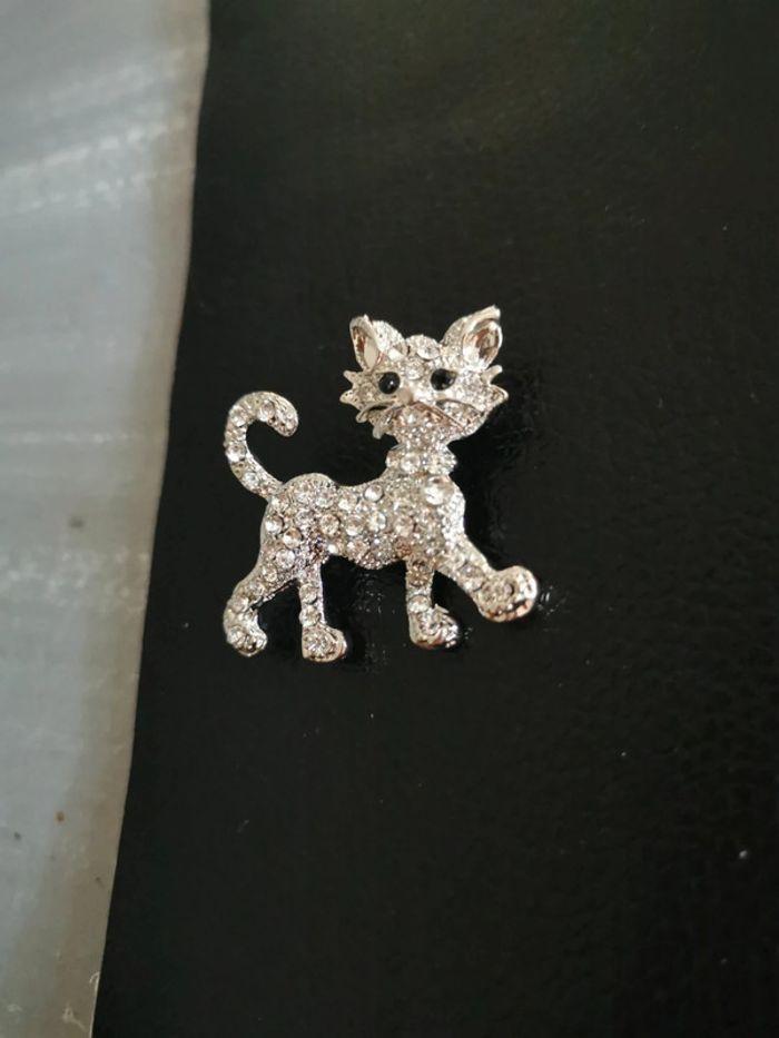 Broche chat strass - photo numéro 2