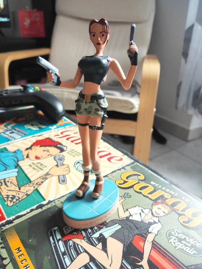 Figurine lara croft - photo numéro 1