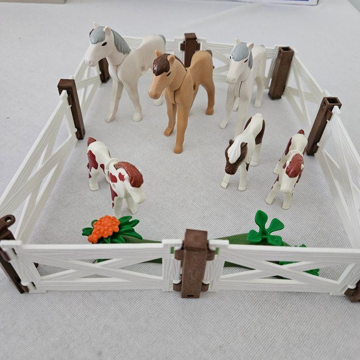 Chevaux et enclos playmobil - photo numéro 1