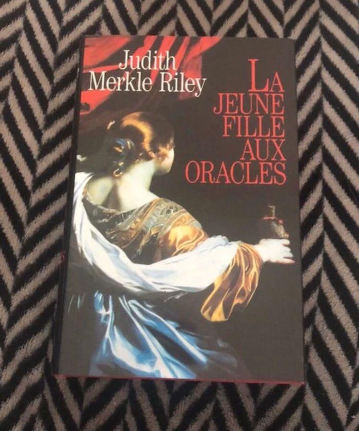 Livre La Jeune Fille aux Oracles - photo numéro 1