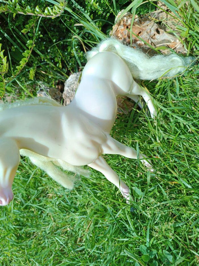 Cheval barbie blanc white mattel 2004 glitter paillette violet purple sparkling cendrillon sparkle - photo numéro 4