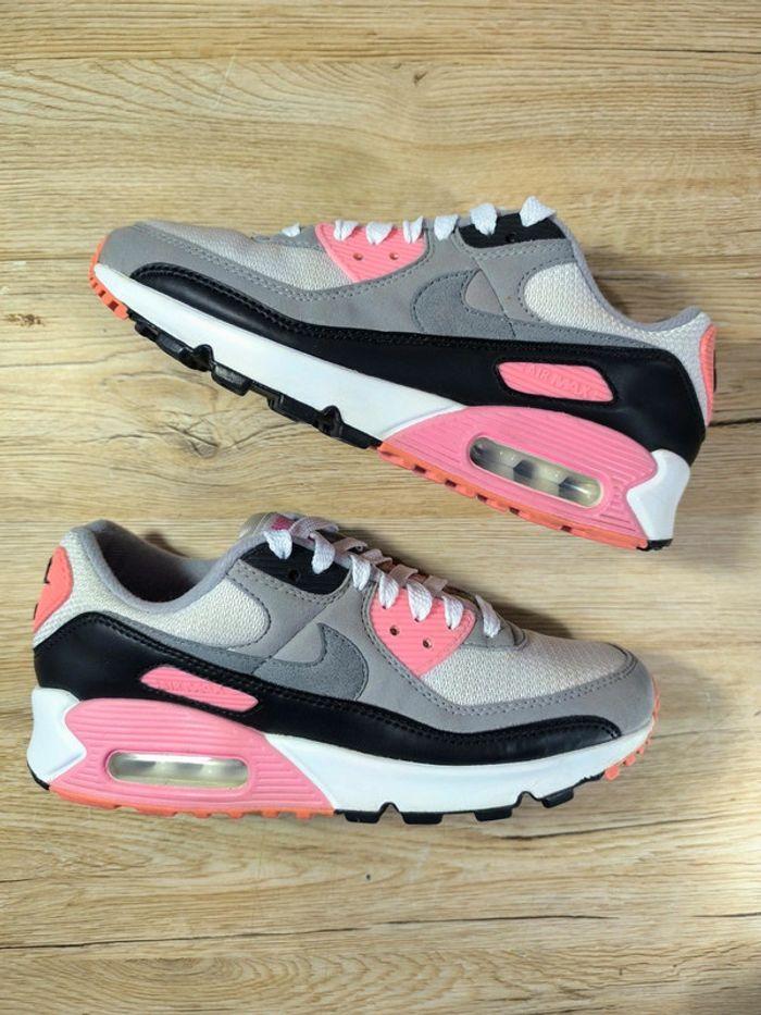 Baskets Nike air max 90 rose et blanche pointure 38.5 très bon état sans boîte - photo numéro 2