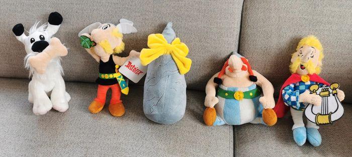 Lot de 5 peluches Asterix et Obelix idefix menhir assurancetourix - photo numéro 1