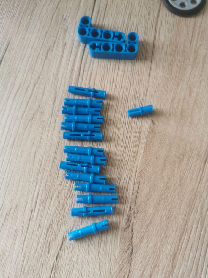 Pièces de lego bleu - photo numéro 2