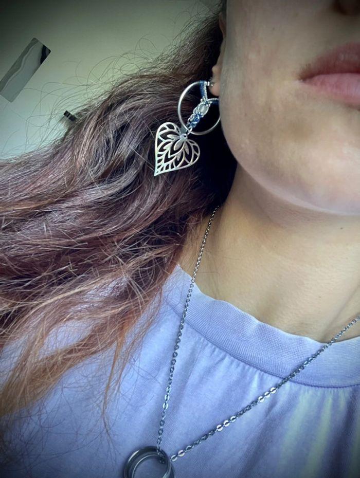 Boucles d’oreilles créoles en macramé et acier inoxydable avec pierres d’Agate blanche - photo numéro 4