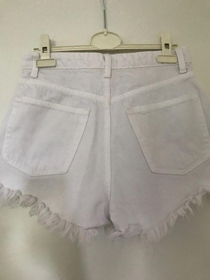 Short jean blanc Zara taille haute déchiré S - photo numéro 5