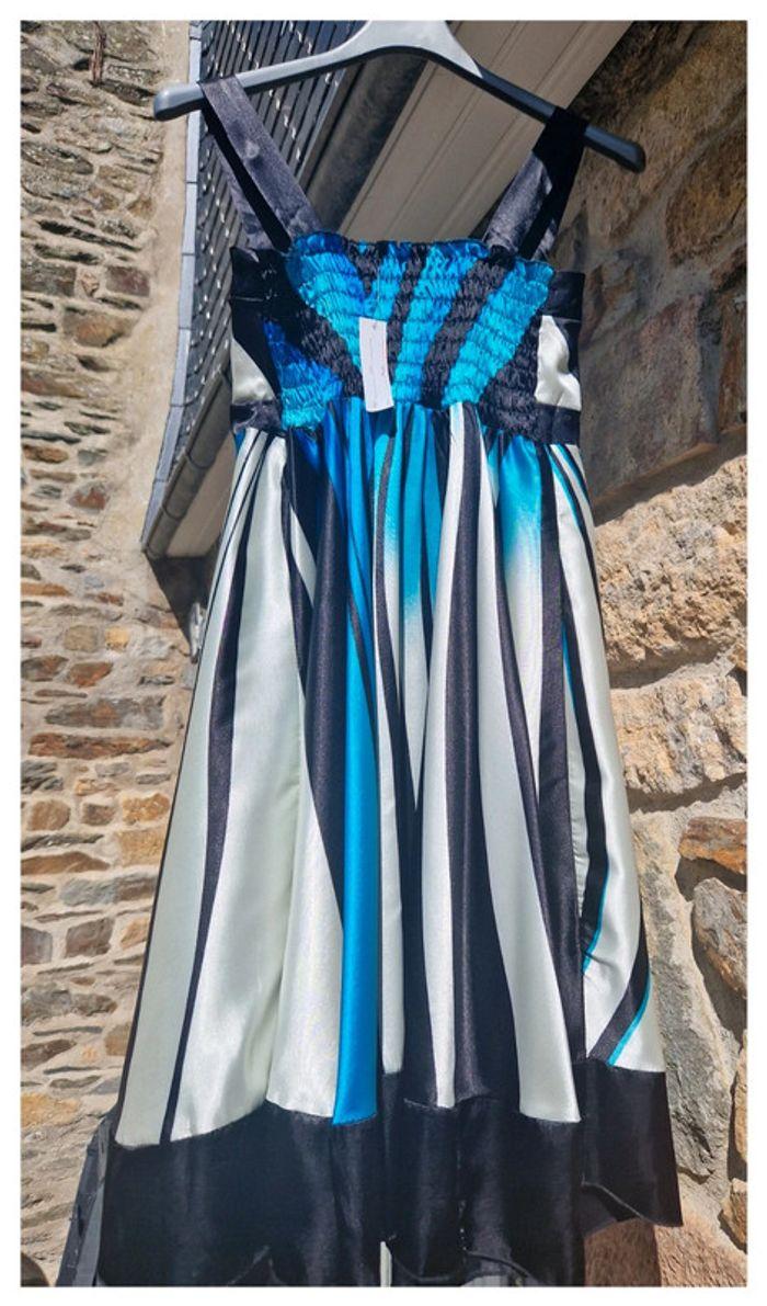 Superbe robe neuve,  forme parapluie, tons noir et turquoise, marque Meggie, taille 40 - photo numéro 2