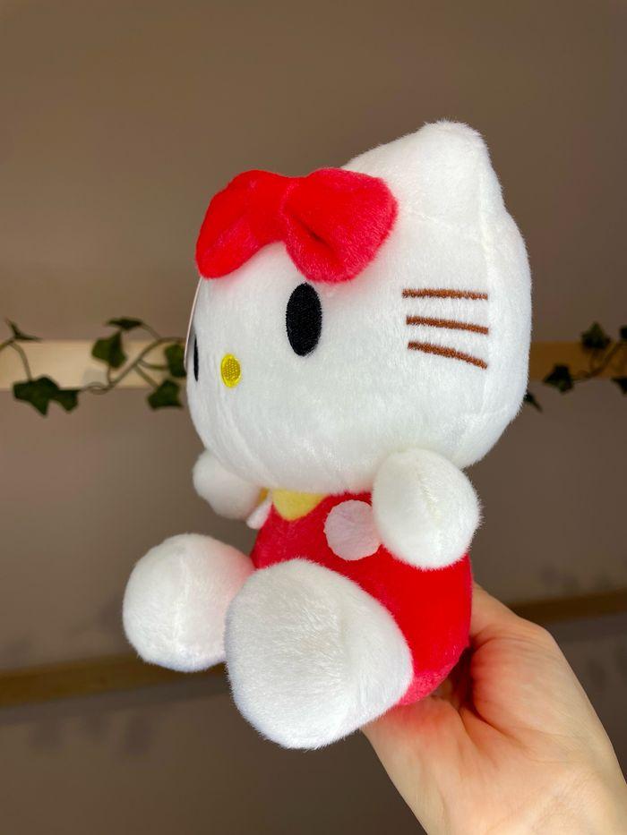 Peluche Hello Kitty Sanrio - photo numéro 3