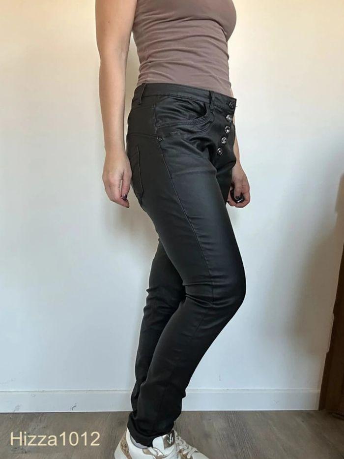 Pantalon slim huilé noir Place du Jour - Chic & Tendance, Taille 38, Très bon état 💖 - photo numéro 5