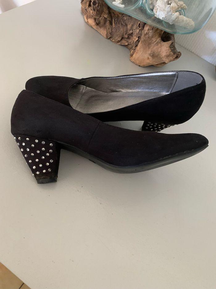 Chaussures  velours noir et talons strass - photo numéro 3