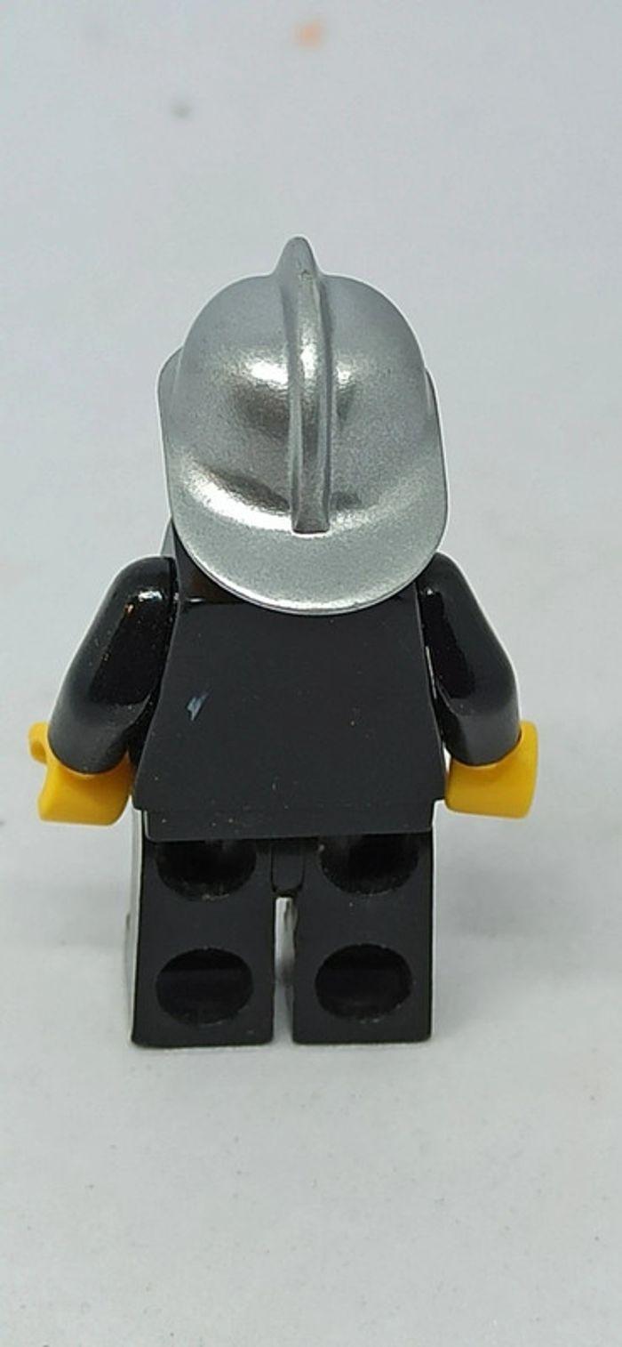 Figurine pompier avec uniforme lego - photo numéro 4