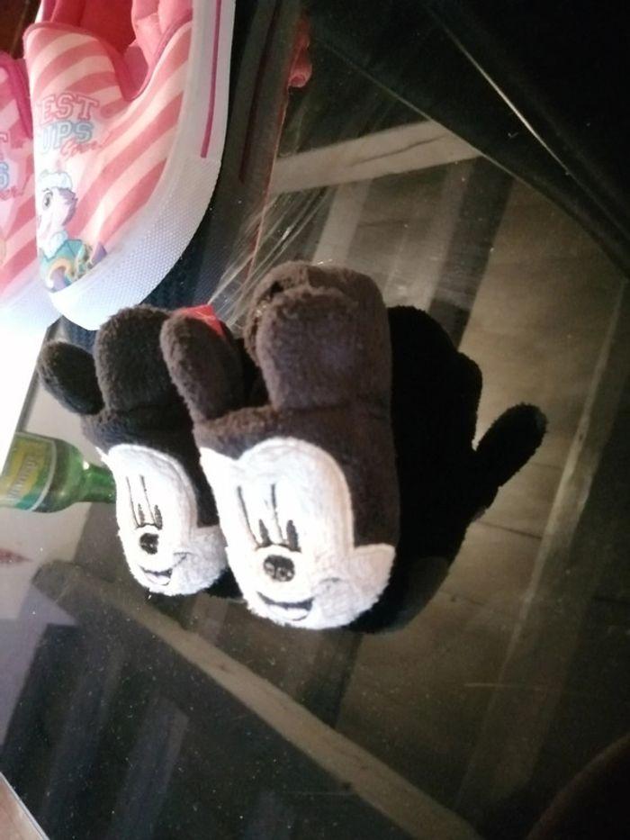 Chaussons mickey 0.3 mois - photo numéro 3