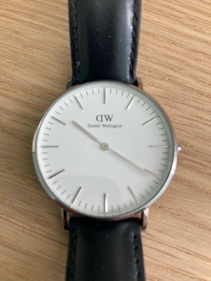 Montre bracelet cuir noir Daniel Wellington - photo numéro 1