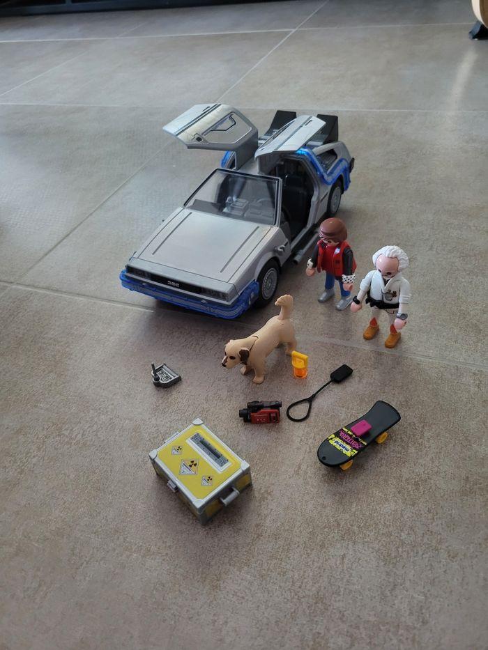 70317 Back to The Future Delorean - avec Les Personnages : Marty McFly et Doc Brown de la trilogie du Film culte des années 80 - Voiture de Collection pour Les Fans playmobil 
Retour vers le futur - photo numéro 1