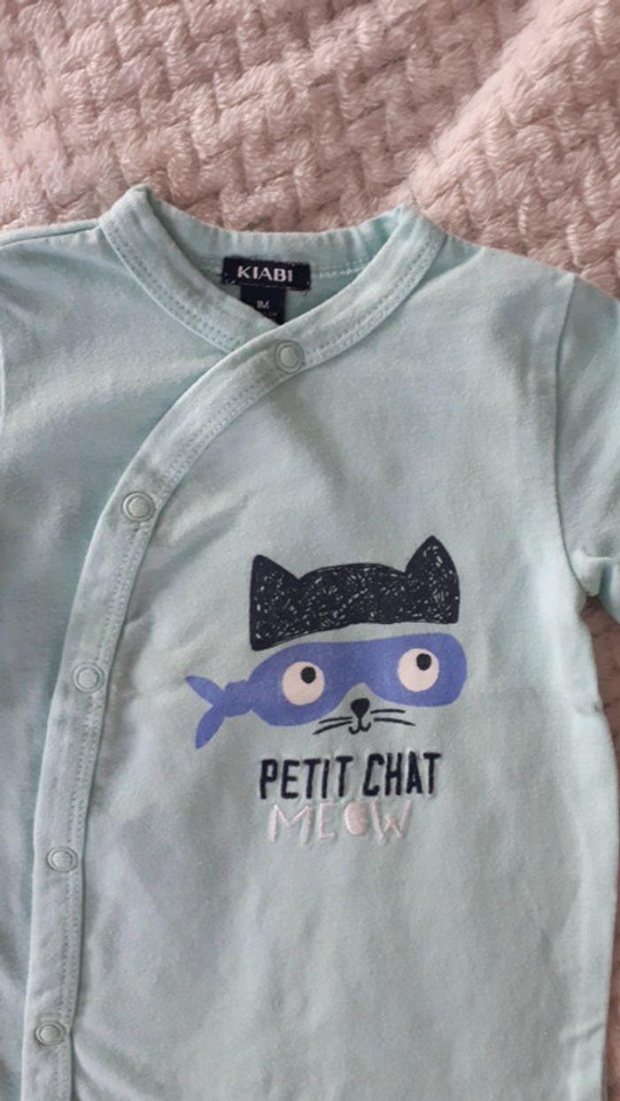 Pyjama léger garçon bleu clair chat Kiabi 1 mois comme neuf - photo numéro 2