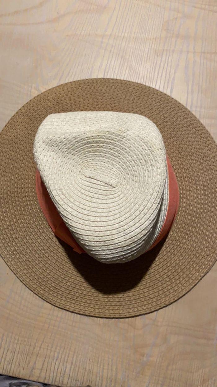 Chapeau Taille 54 - photo numéro 1