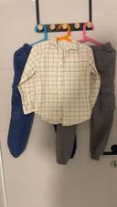 Lot 2 pantalons jogger et 1 chemise