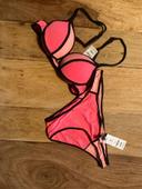 Ensemble de lingerie rose S/ 80A UNDIZ