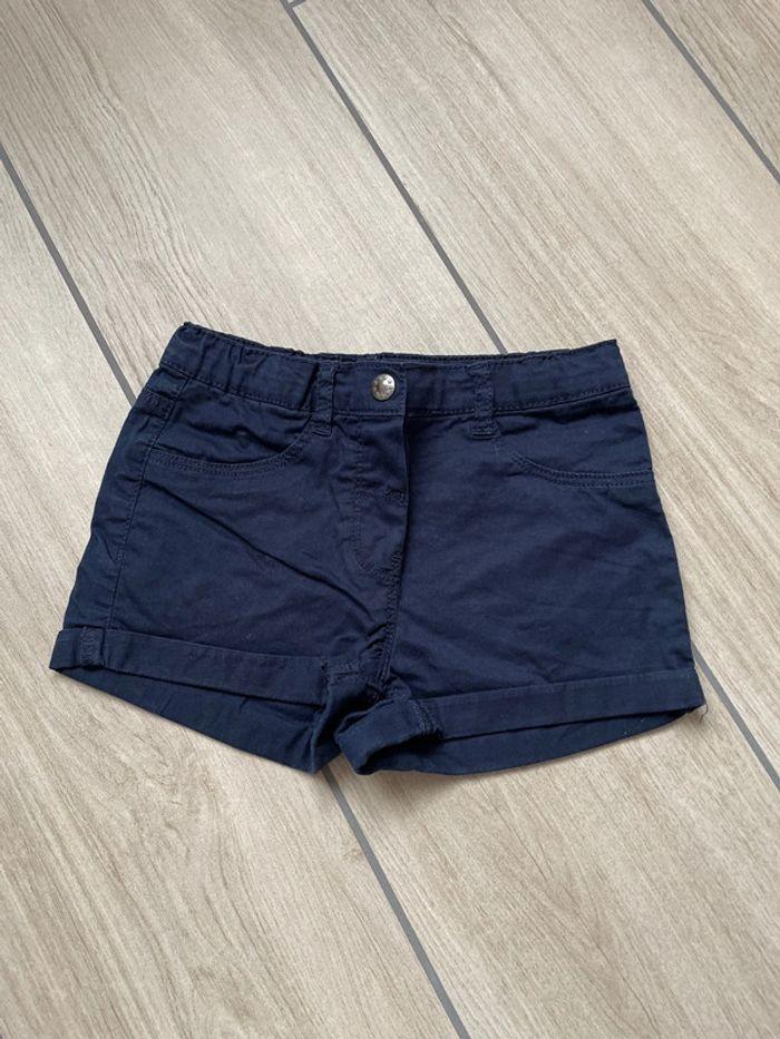 Short bleu marine - photo numéro 1