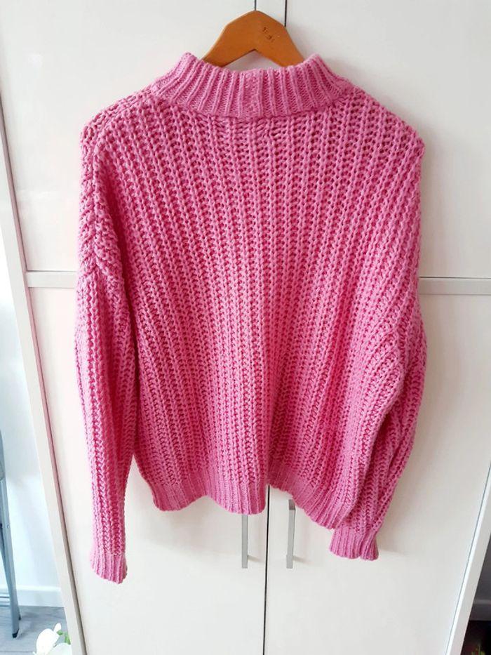 Pull rose vif loose en maille Bershka. T M. En très bon état. - photo numéro 7