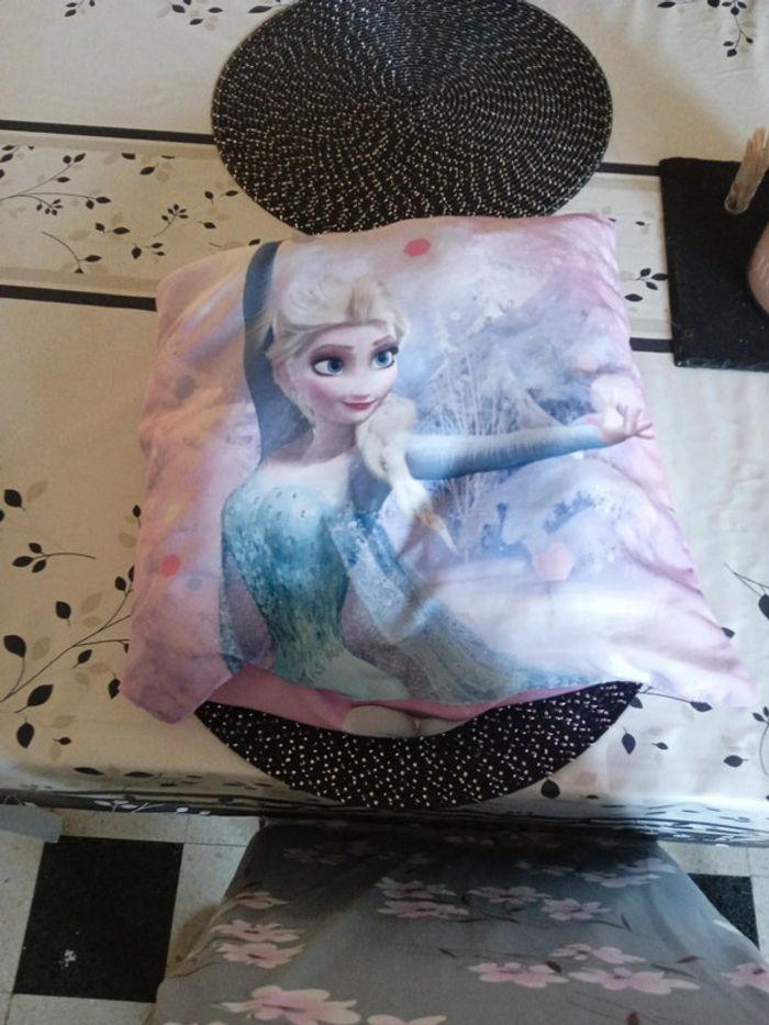 Petit coussin reine des neiges - photo numéro 3