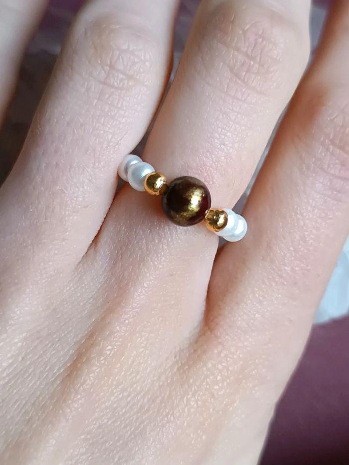 Petite bague en perles blanches - photo numéro 2