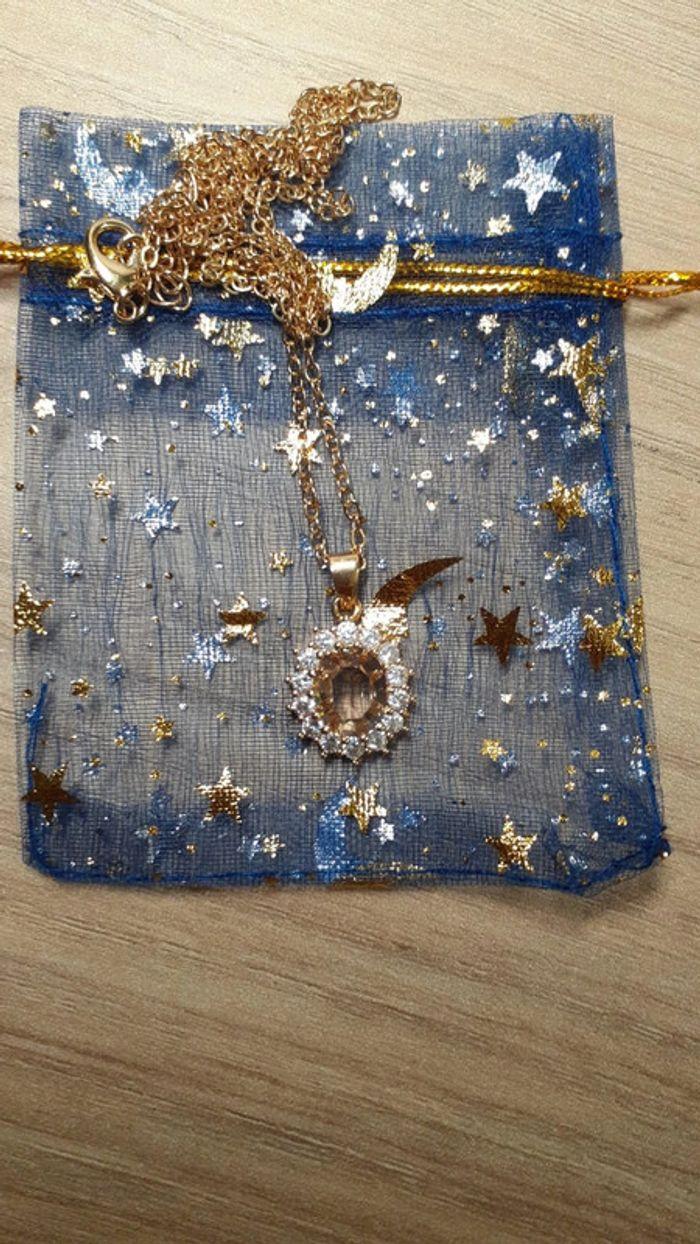 collier avec pendentif champagne - photo numéro 1