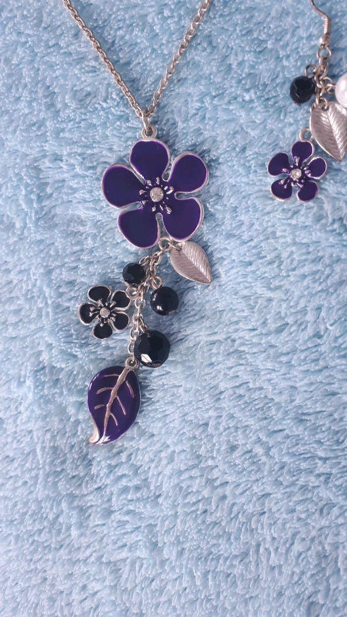 Parure collier + boucles d'oreilles fleurs violet et noir - photo numéro 4