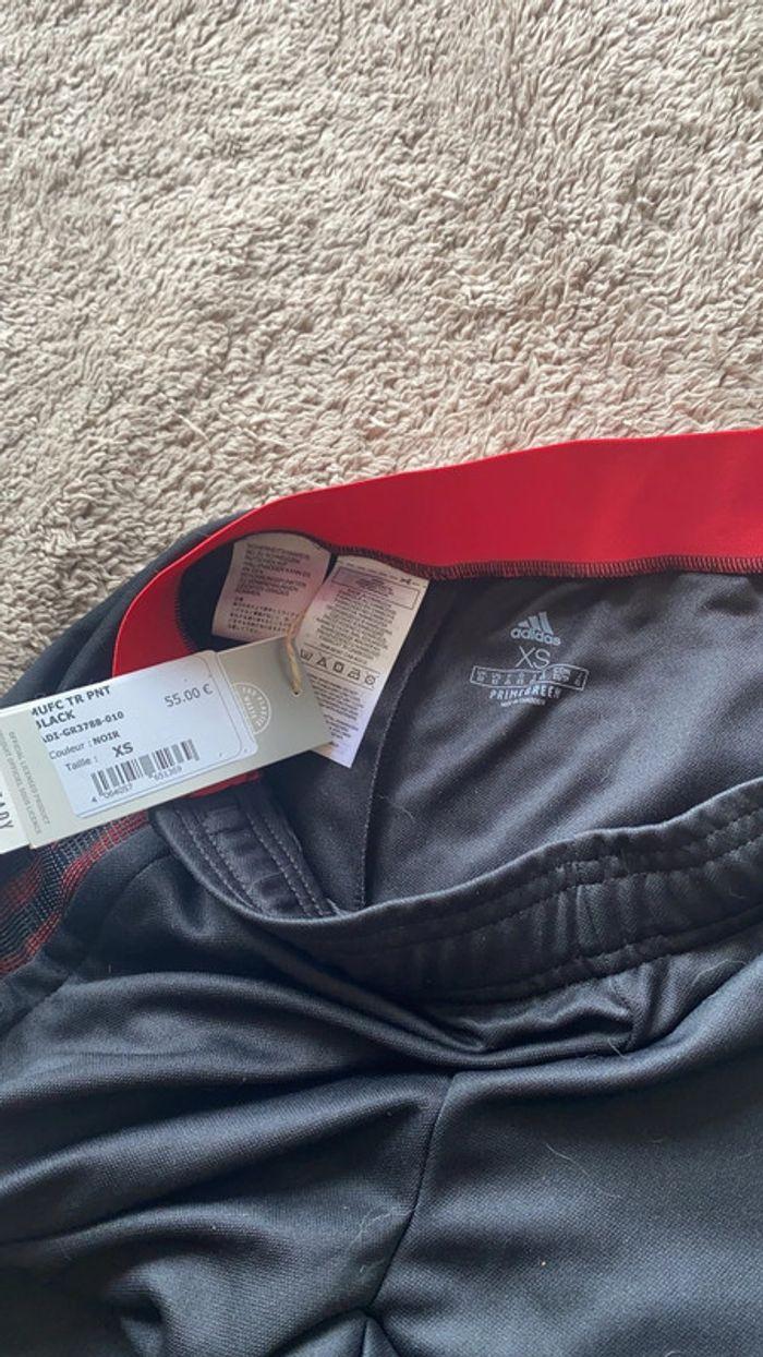 Bas de jogging Manchester united ,neuf jamais porté , cadeau trop petit , encore l’étiquette - photo numéro 5