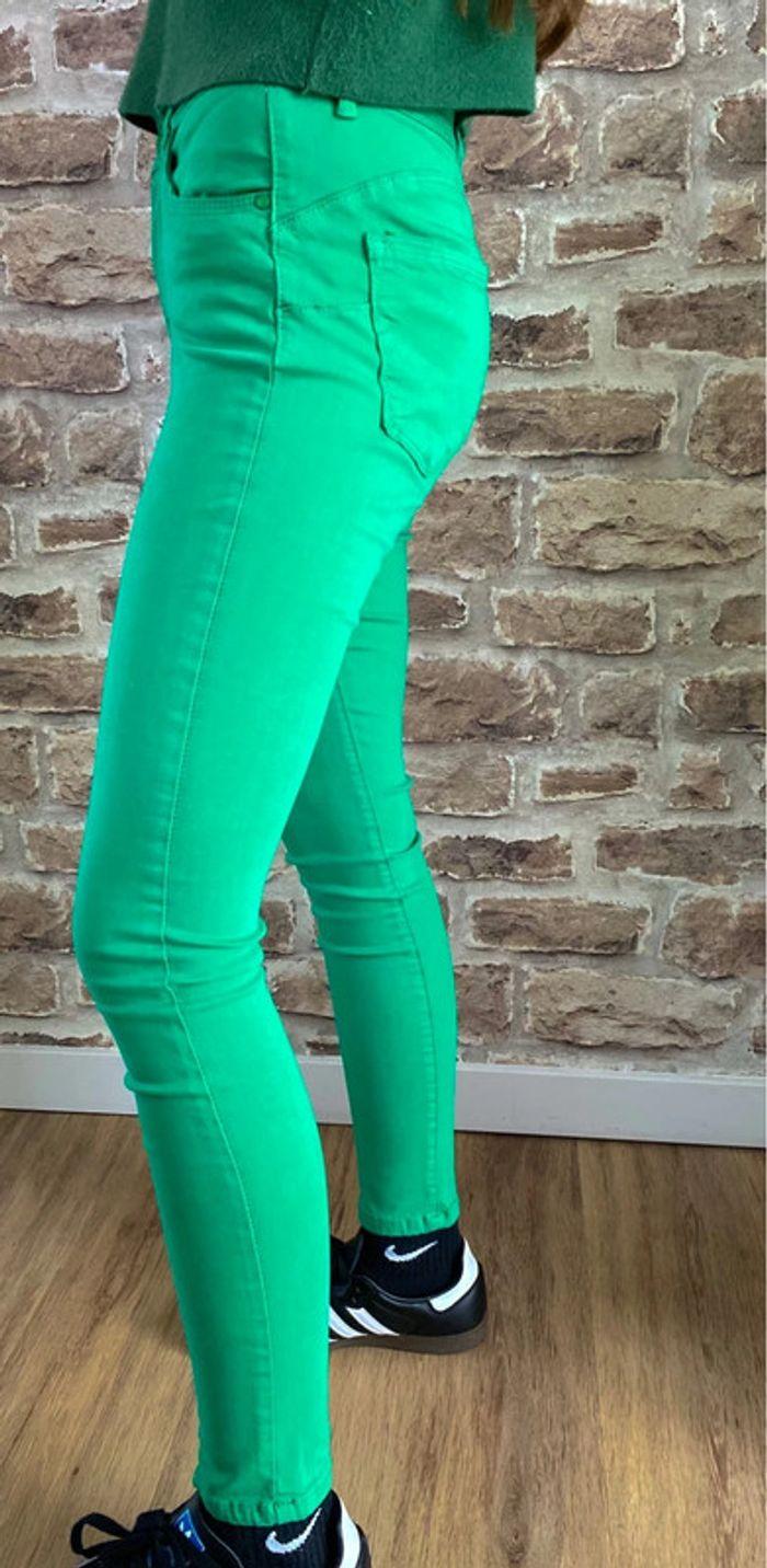 Pantalon slim vert ANA & LUCY 36 neuf sans étiquette - photo numéro 3