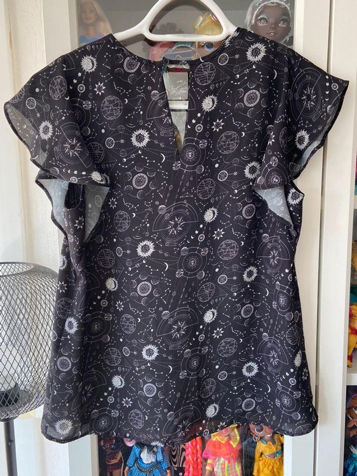 Blouse noir motif astronomique Monoprix taille 38 - photo numéro 2