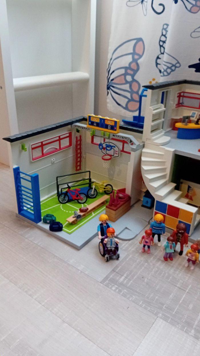 Ecole playmobil  avec extension  ,bus accessoires - photo numéro 3