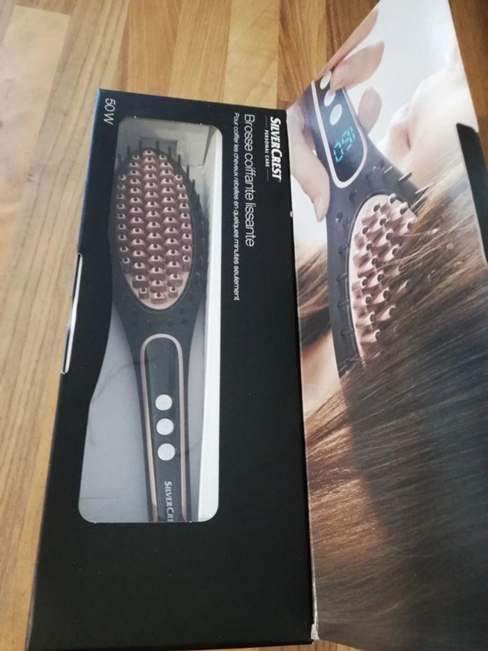 Brosse coiffante lissante neuve - photo numéro 2