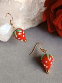 Jolies boucles d'oreilles fraises