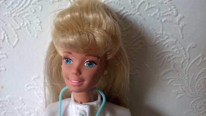 Poupée Barbie vétérinaire (1996) vintage - photo numéro 2