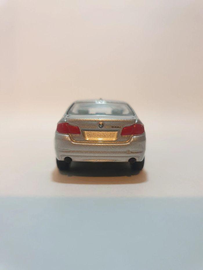 Welly BMW 535 i Serie 5 F10 Gris Métalisé n° 52319 - 1/64 - photo numéro 8