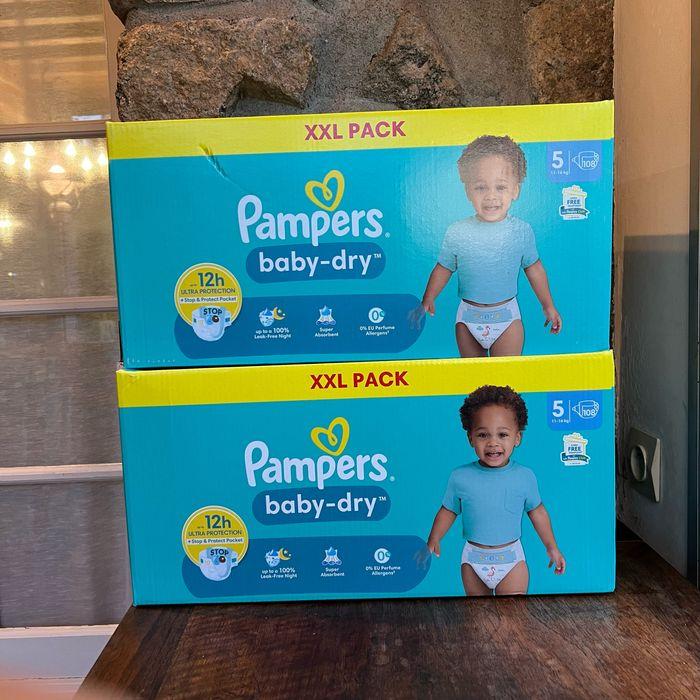 Lot 2 cartons Pampers Taille 5 : 216 Couches - photo numéro 1