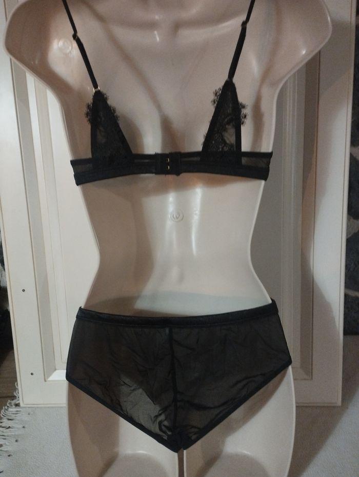 Ensemble de lingerie neuf, triangle S pour le haut et M pour le bas - photo numéro 5