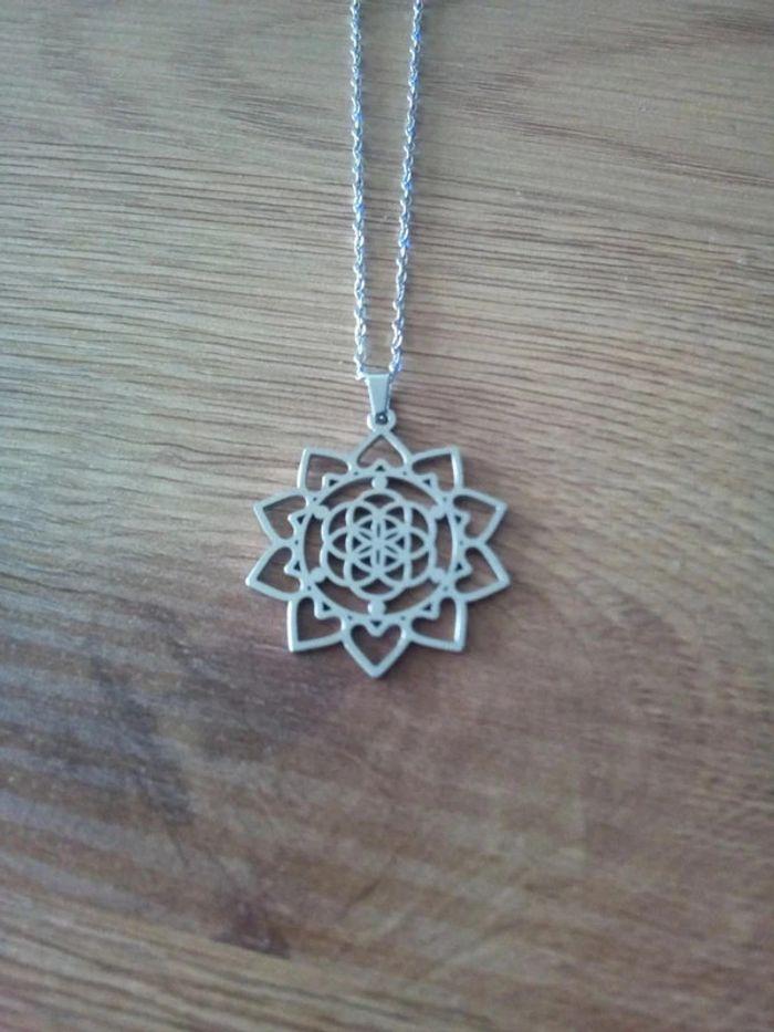 Collier fleur mandala