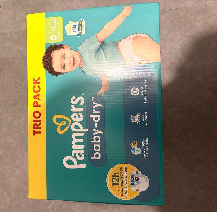 Un TRIO pack Pampers baby dry 6